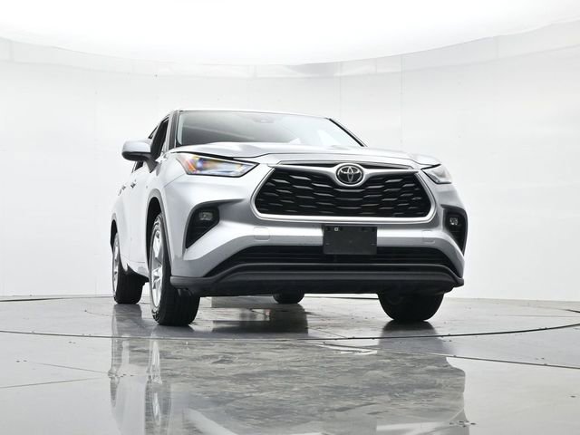 Used 2024 Toyota Highlander LE image 35