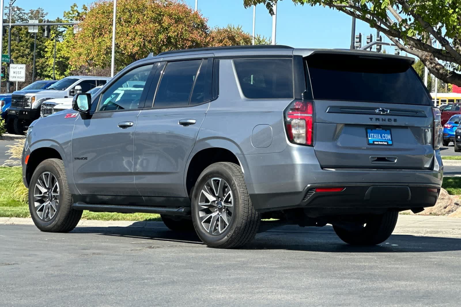 Used 2022 Chevrolet Tahoe Z71 w/ Luxury Package AWD/4WD image 6