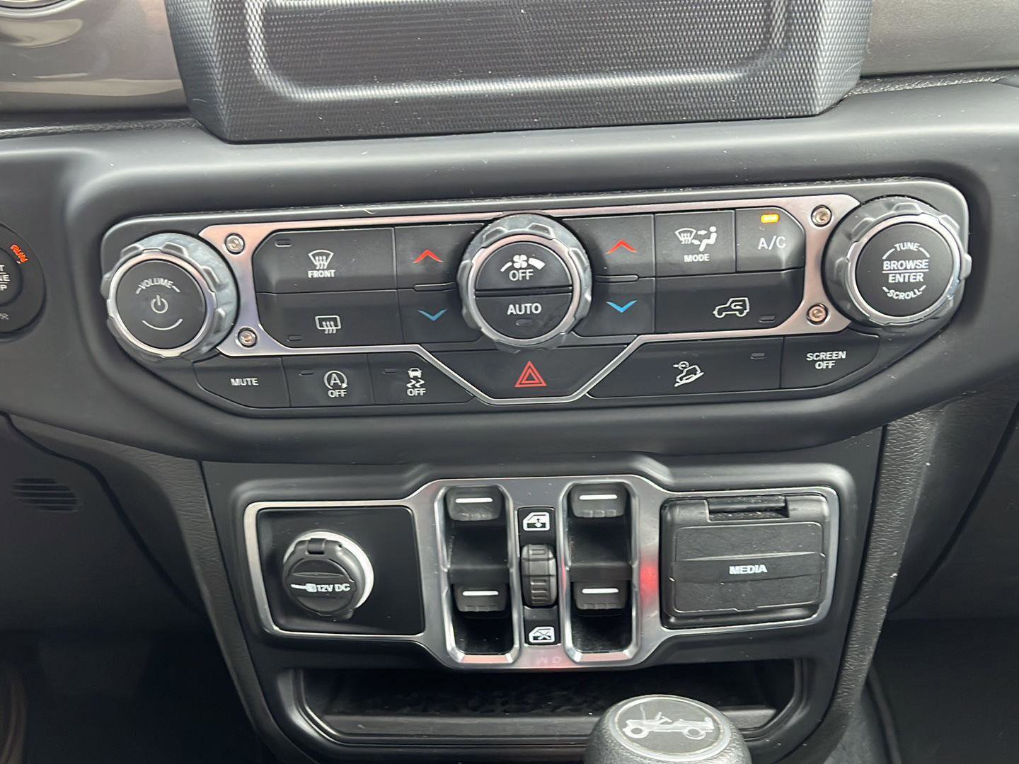 Used 2019 Jeep Wrangler Unlimited Sahara image 29