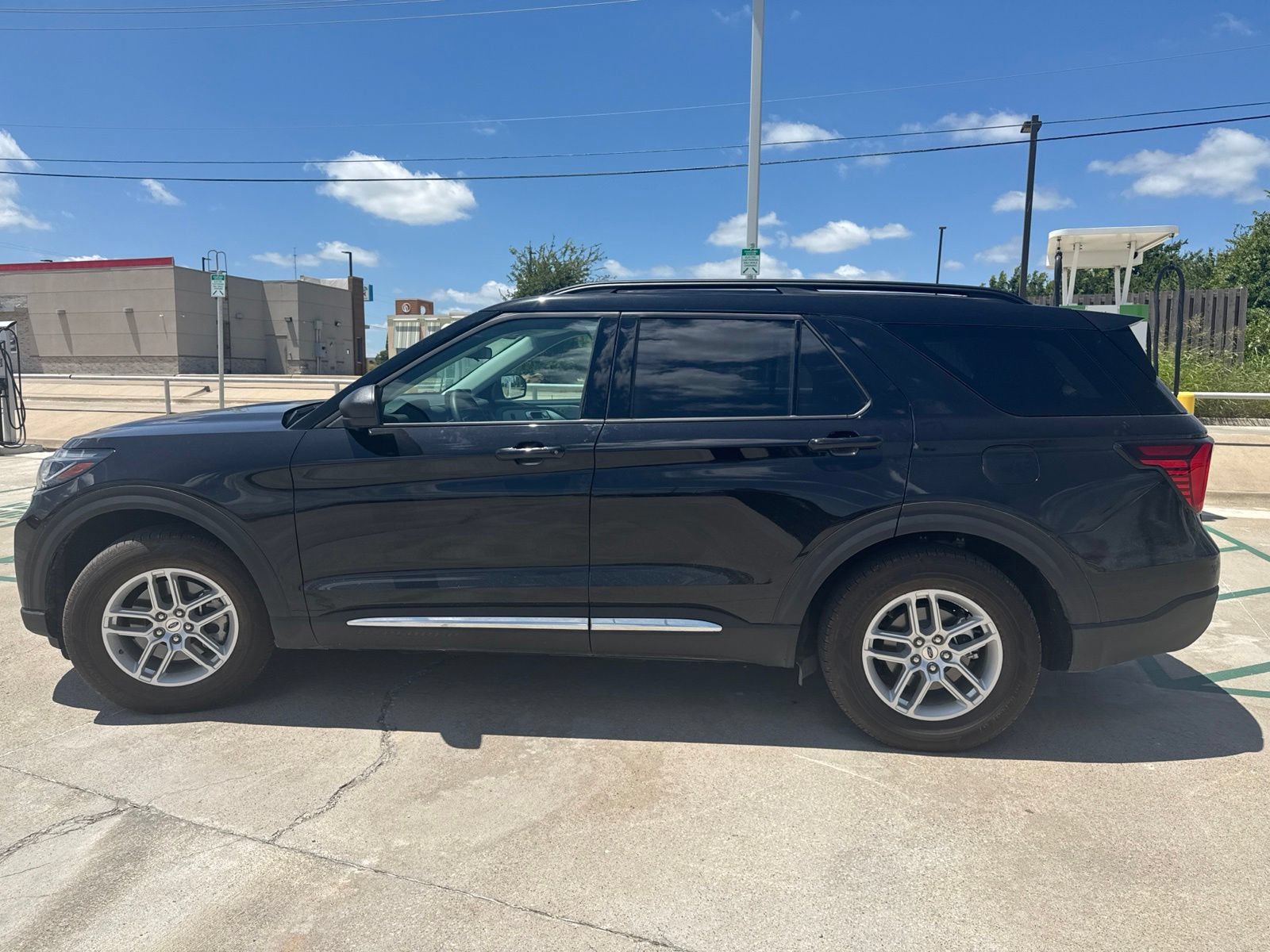 Certified 2025 Ford Explorer Active w/ Active Comfort Package RWD image 6