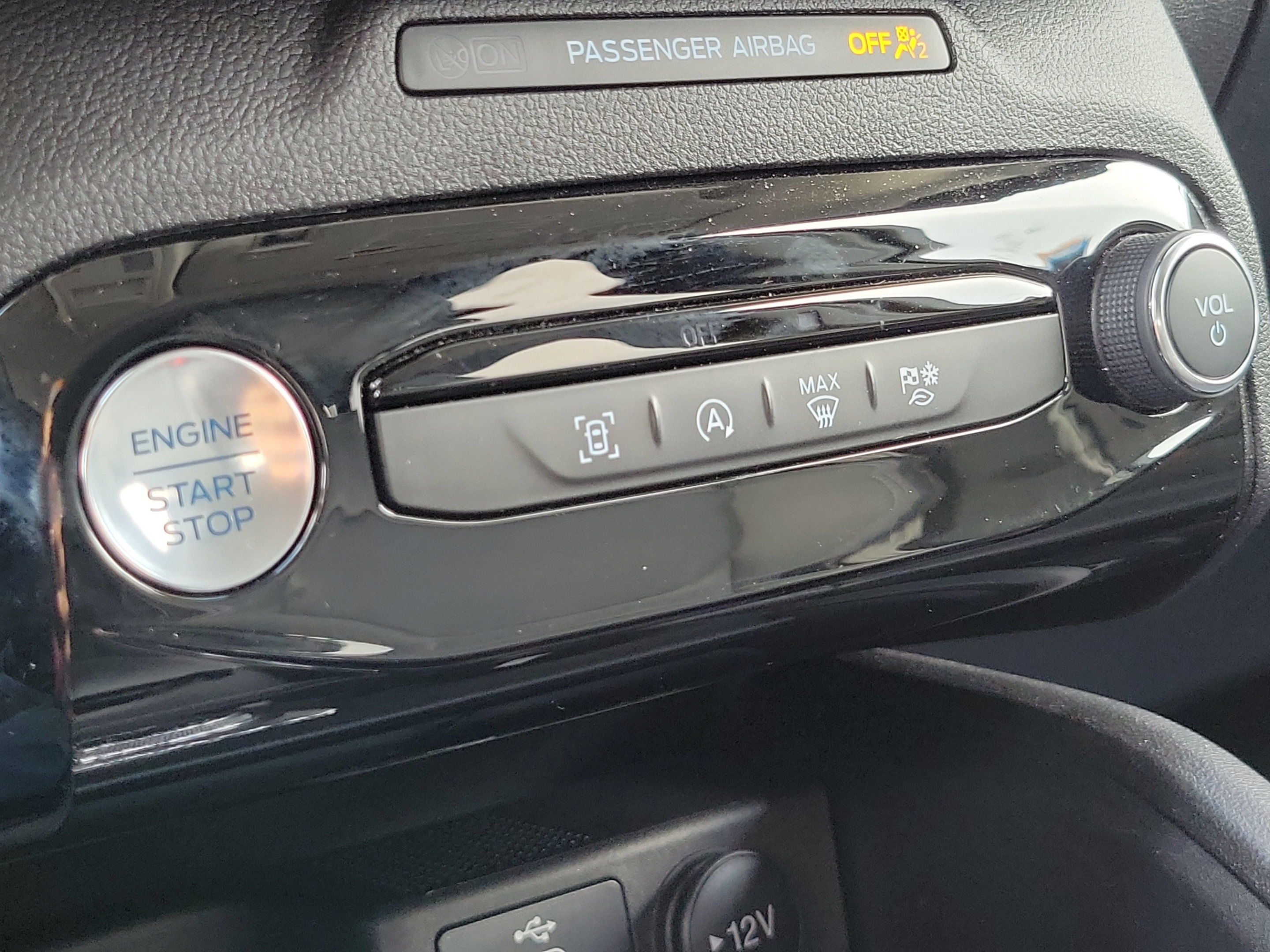 Certified 2025 Ford Escape Platinum AWD/4WD image 26