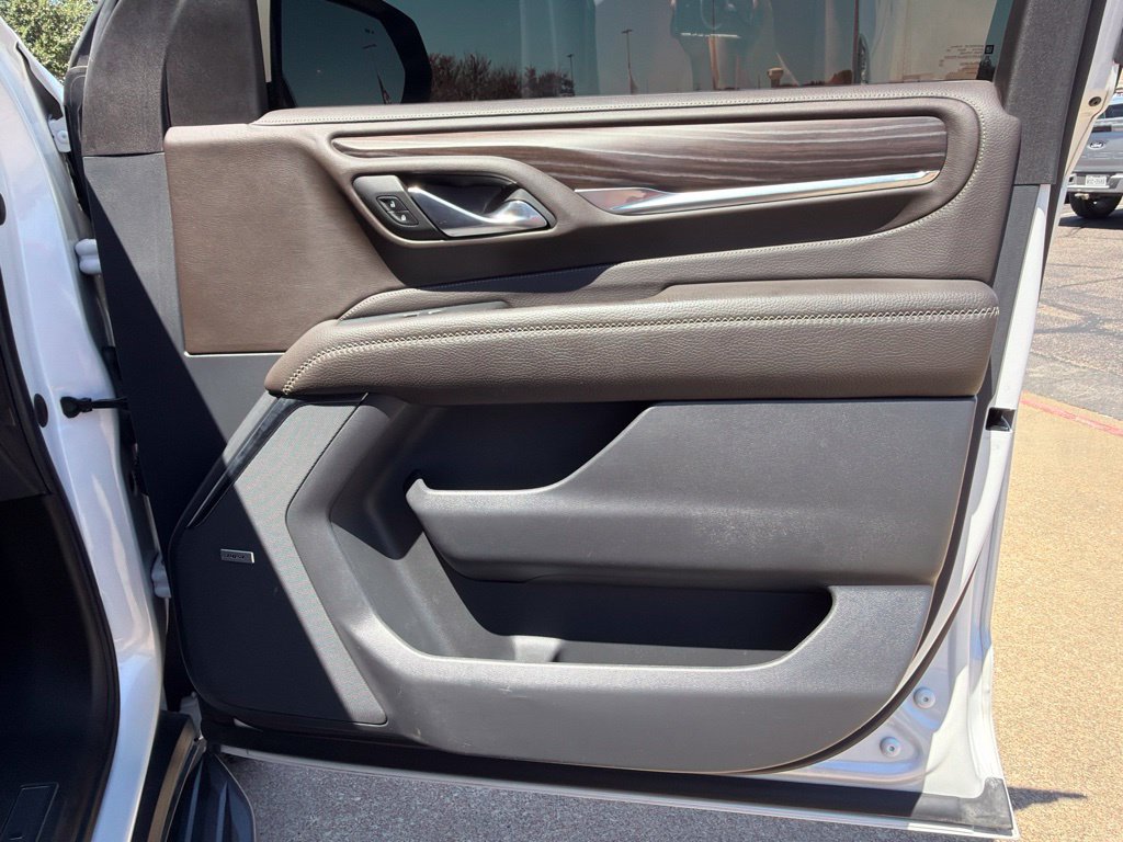 Used 2023 GMC Yukon XL Denali AWD/4WD image 11