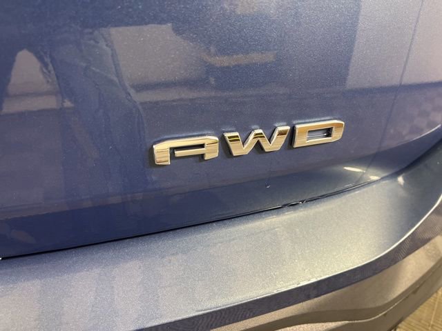 Used 2024 GMC Terrain SLE AWD/4WD image 12