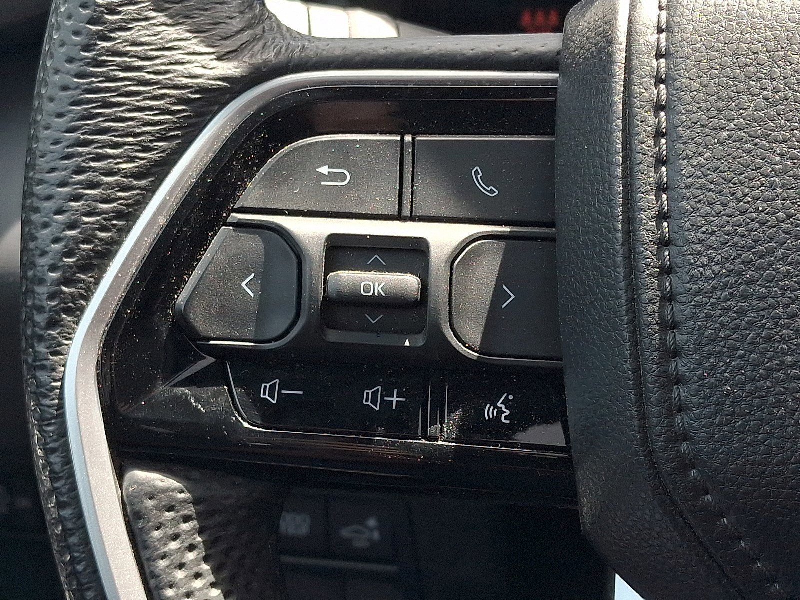 Used 2025 Toyota Tundra Platinum AWD/4WD image 21