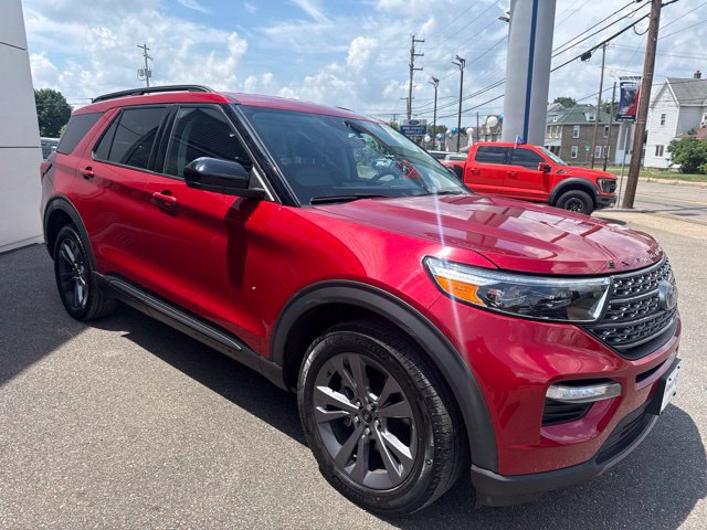Certified 2024 Ford Explorer XLT w/ Equipment Group 202A AWD/4WD image 4
