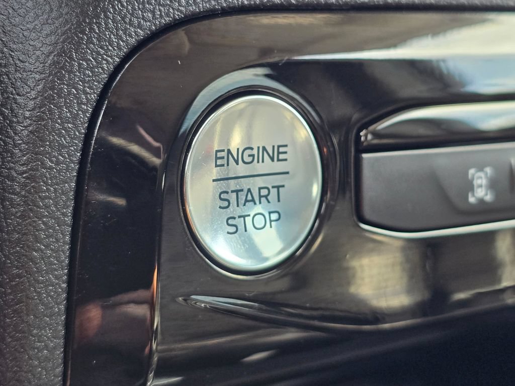 Certified 2025 Ford Escape Platinum AWD/4WD image 22