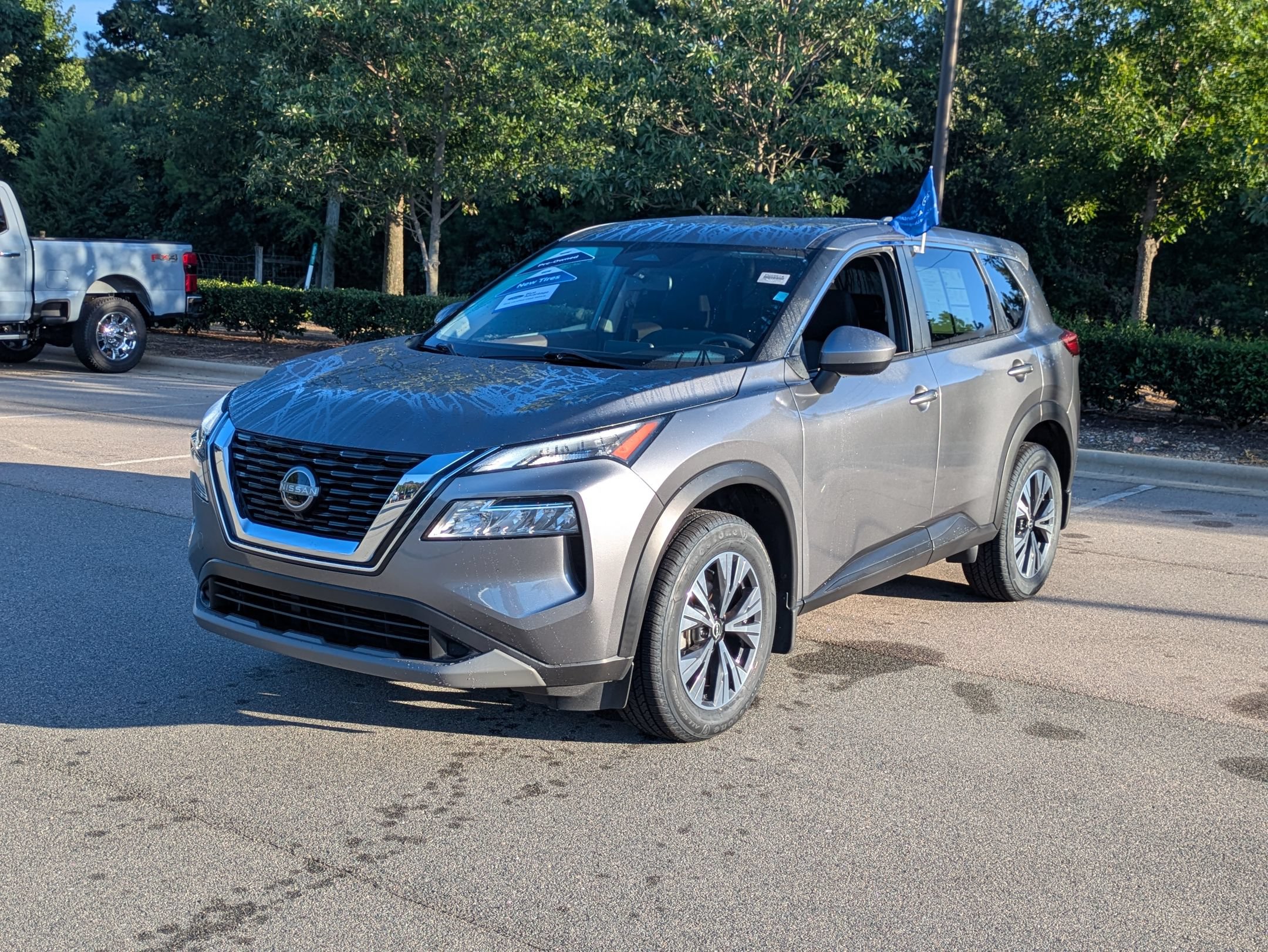 Used 2023 Nissan Rogue SV FWD image 8