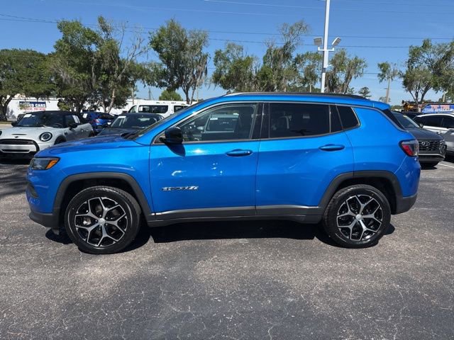Used 2024 Jeep Compass Latitude AWD/4WD image 8