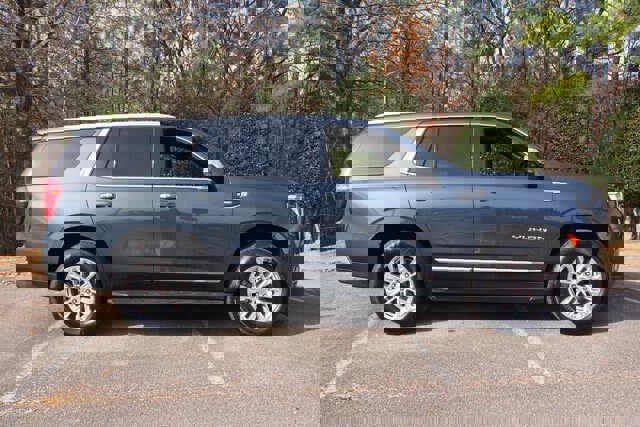 Used 2021 GMC Yukon SLT w/ SLT Luxury Plus Package image 6