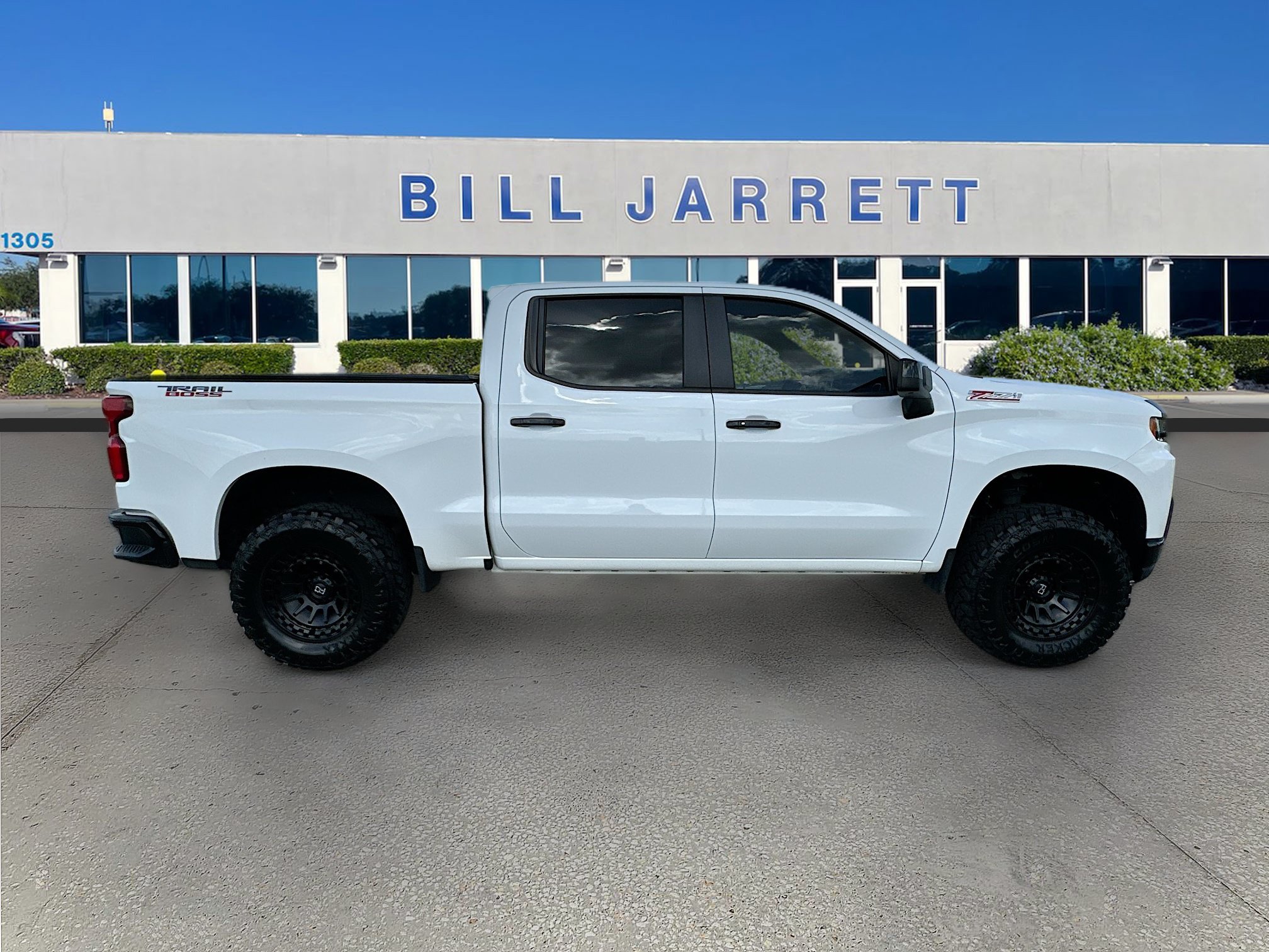 Used 2021 Chevrolet Silverado 1500 LT Trail Boss w/ Bed Protection Package AWD/4WD image 8