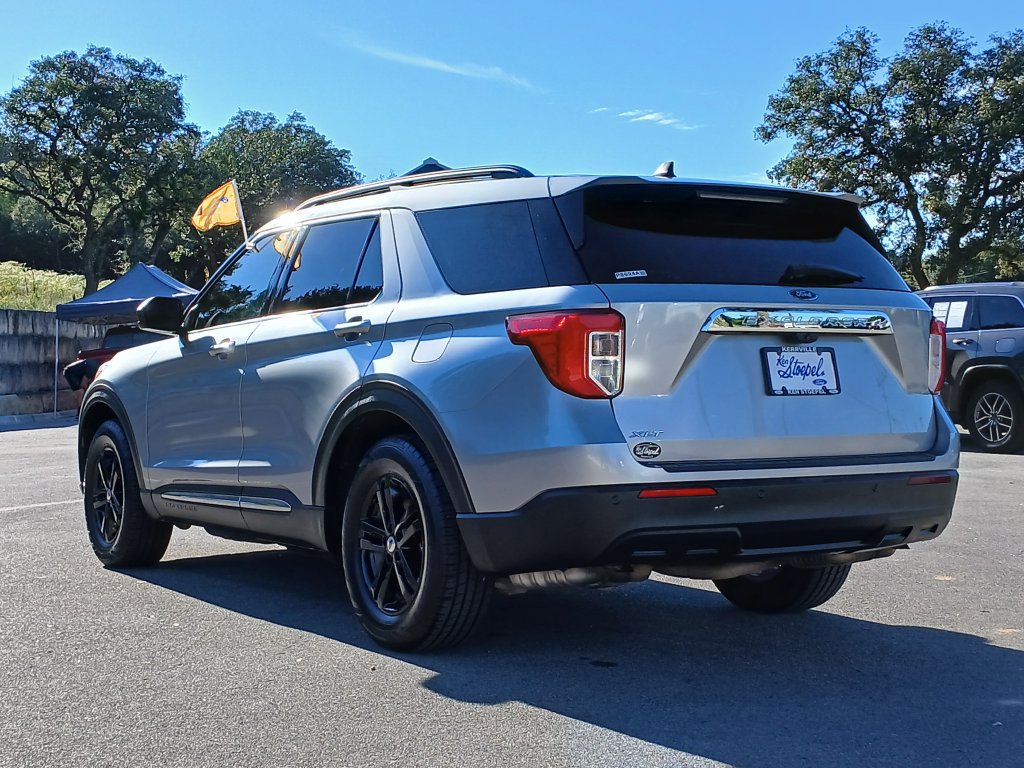 Certified 2021 Ford Explorer XLT RWD image 5