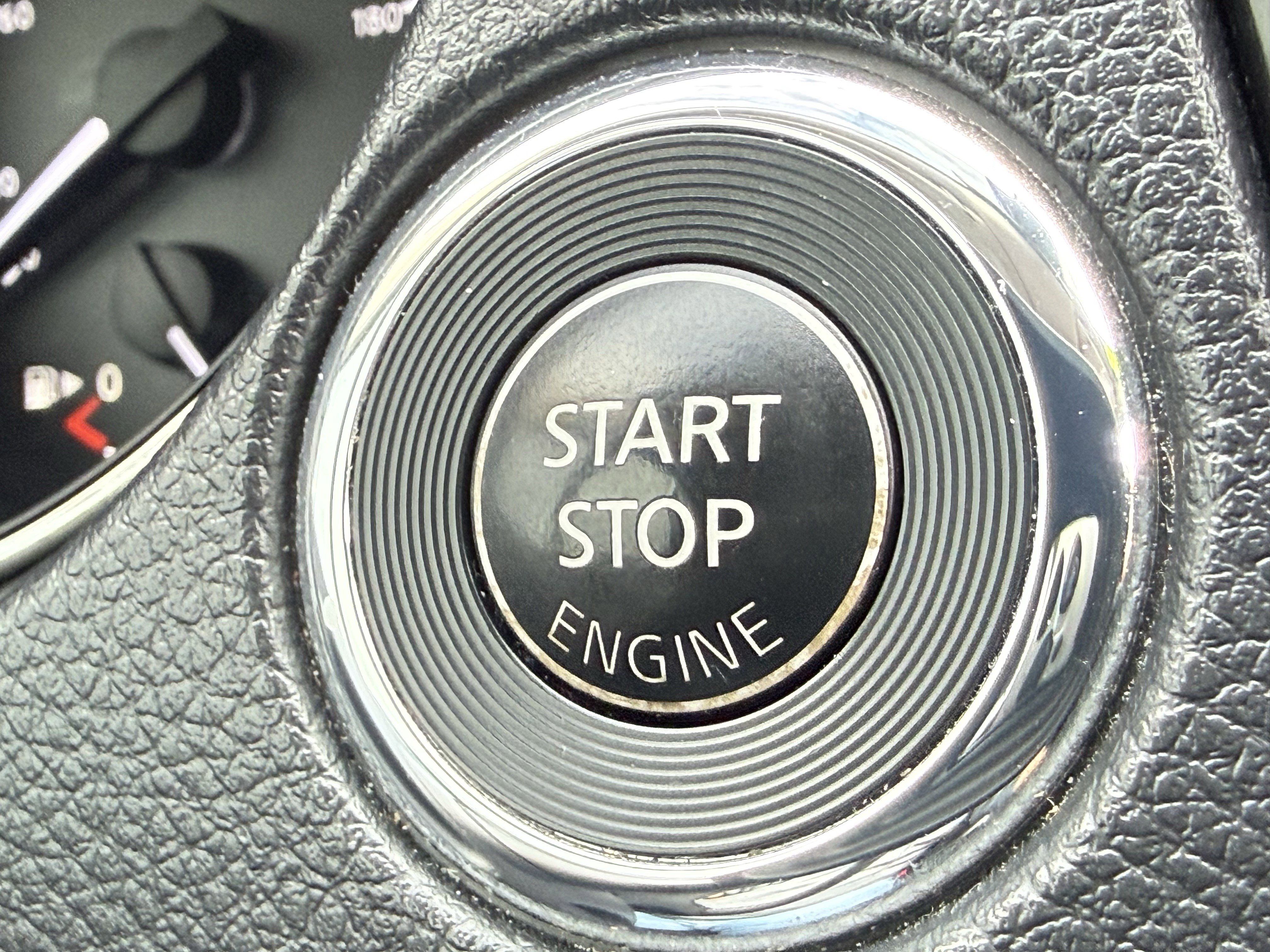 Used 2020 Nissan Rogue SV image 32