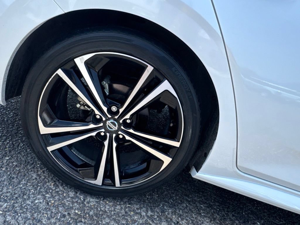 Used 2023 Nissan Sentra SR w/ SR Premium Package FWD image 9