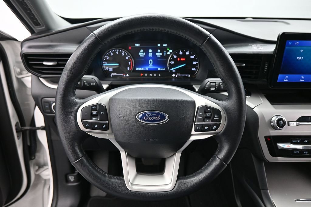 Certified 2024 Ford Explorer XLT RWD image 11