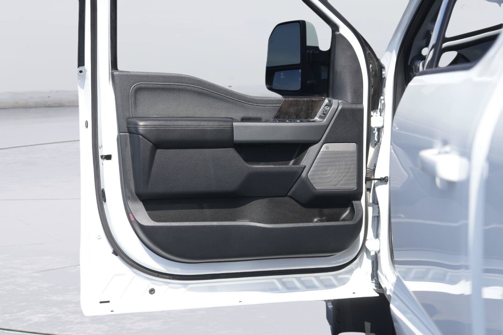 Certified 2023 Ford F450 Lariat w/ Camper Package AWD/4WD image 31