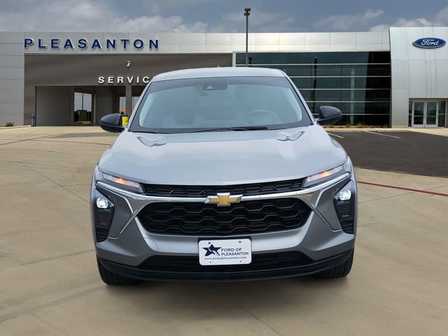 Used 2025 Chevrolet Trax LS FWD image 8