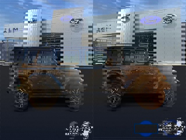 Used 2025 Jeep Wrangler Unlimited Sahara w/ Safety Group image 2