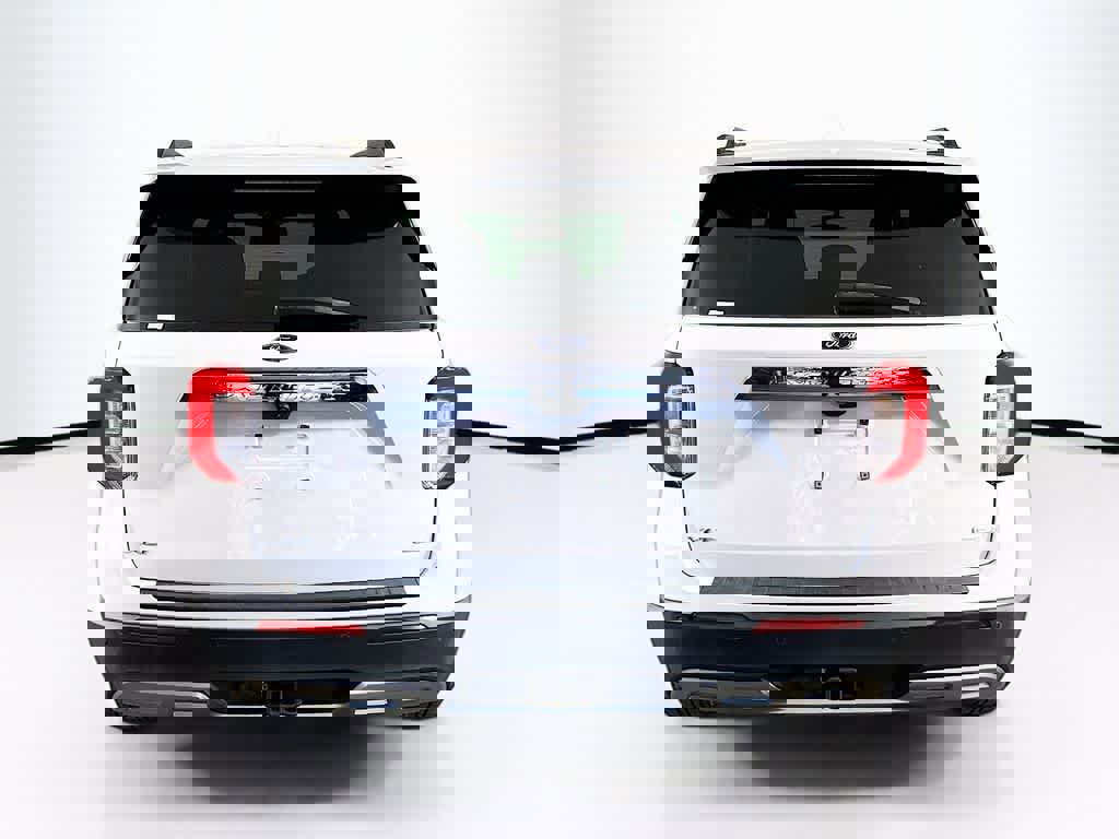 Certified 2020 Ford Explorer XLT w/ Equipment Group 202A image 4