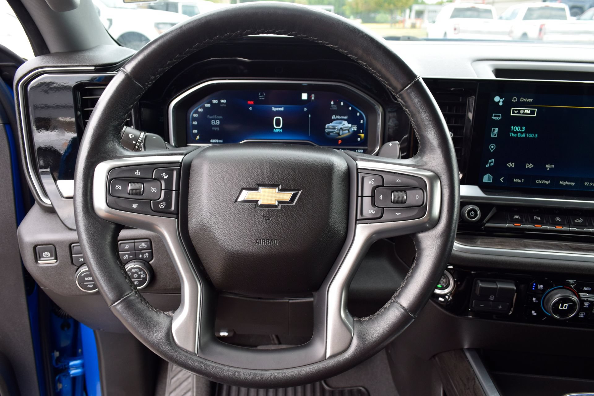 Used 2022 Chevrolet Silverado 1500 LTZ w/ LTZ Premium Package AWD/4WD image 6