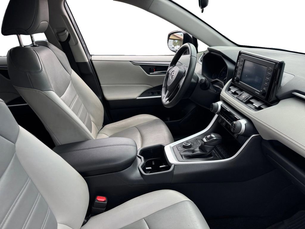 Used 2022 Toyota RAV4 XLE Premium AWD/4WD image 19