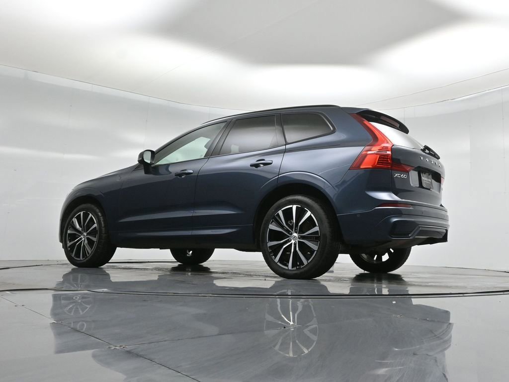 Used 2023 Volvo XC60 B5 Plus image 21