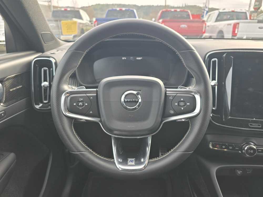 Used 2019 Volvo XC40 T5 R-Design image 11