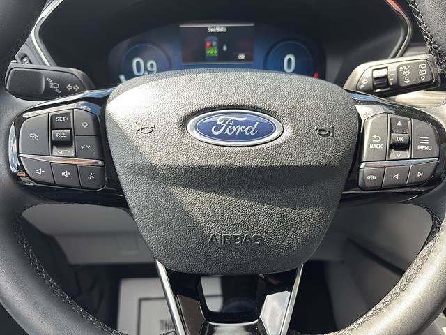 Certified 2025 Ford Escape Platinum w/ Class II Trailer Tow Package AWD/4WD image 26