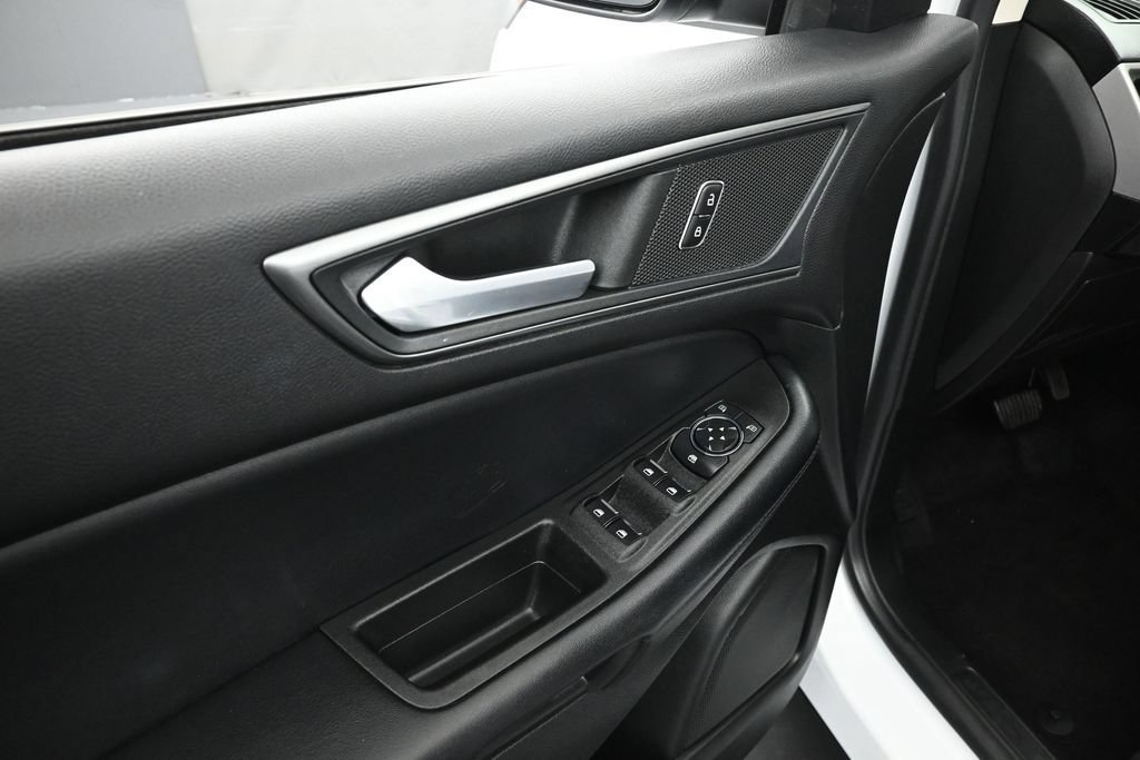 Certified 2022 Ford Edge SE w/ Black Appearance Package AWD/4WD image 10