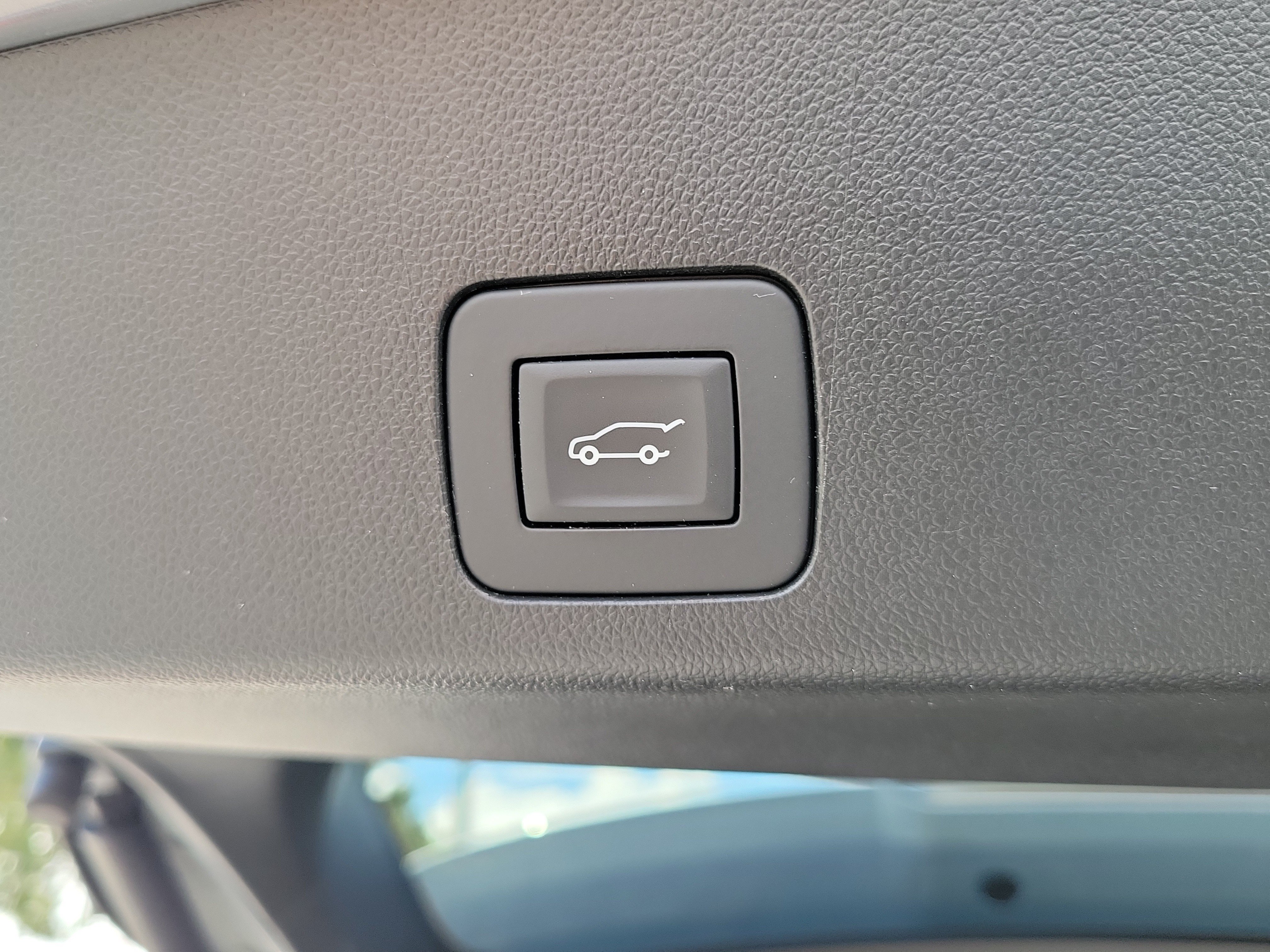 Used 2023 Buick Encore GX Select w/ Sport Touring Package FWD image 11