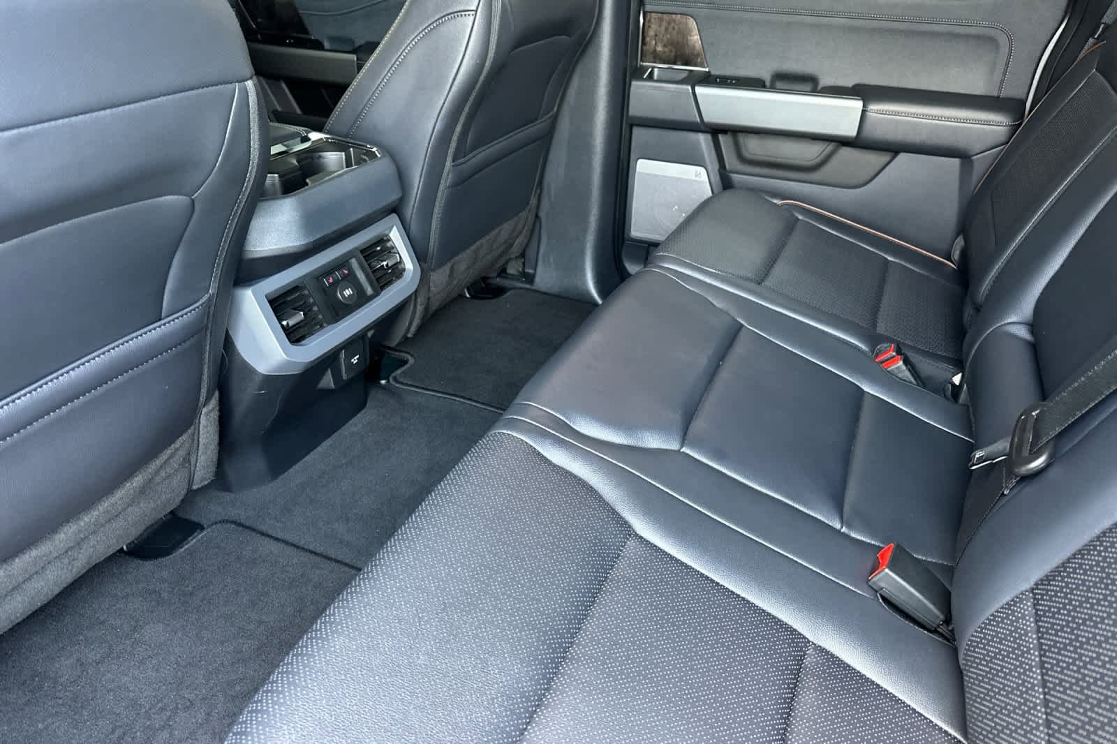 Certified 2025 Ford F350 Lariat w/ Lariat Ultimate Package AWD/4WD image 4