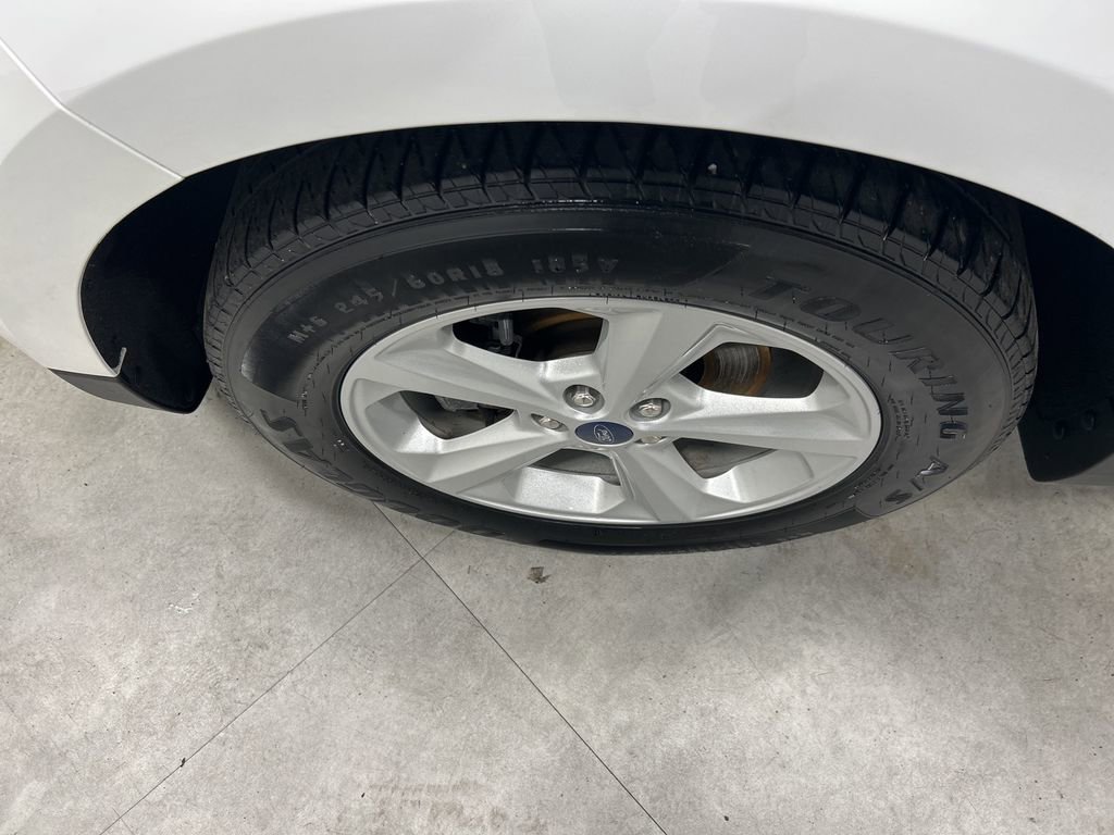 Certified 2020 Ford Edge SE image 9