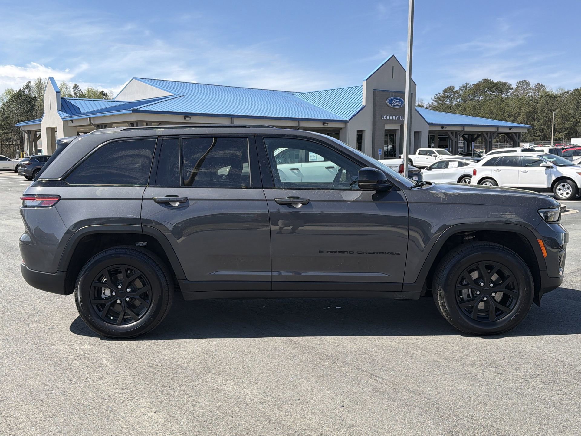 Used 2025 Jeep Grand Cherokee Altitude image 27