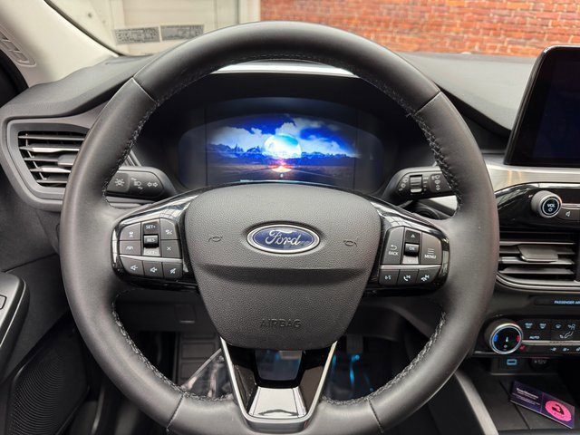 Certified 2022 Ford Escape Titanium w/ Class II Trailer Tow Package image 15