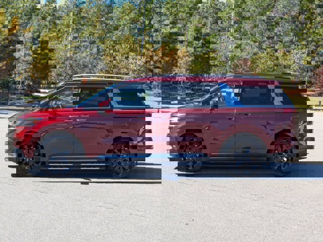 Used 2023 Kia Carnival SX image 2