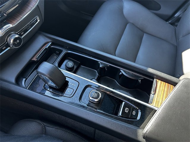 Used 2024 Volvo XC60 B5 Plus image 25