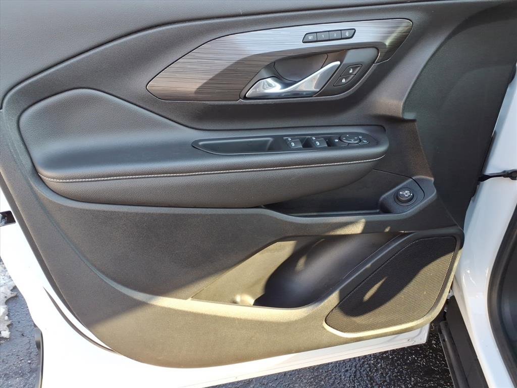 Used 2022 GMC Terrain SLT image 17