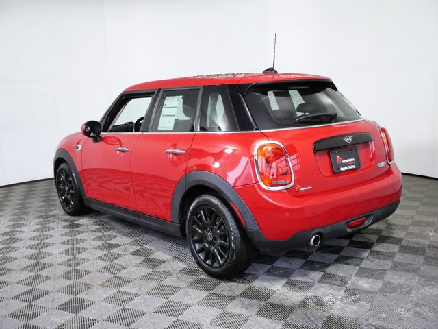 Used 2019 MINI Cooper 4-Door Hardtop image 2