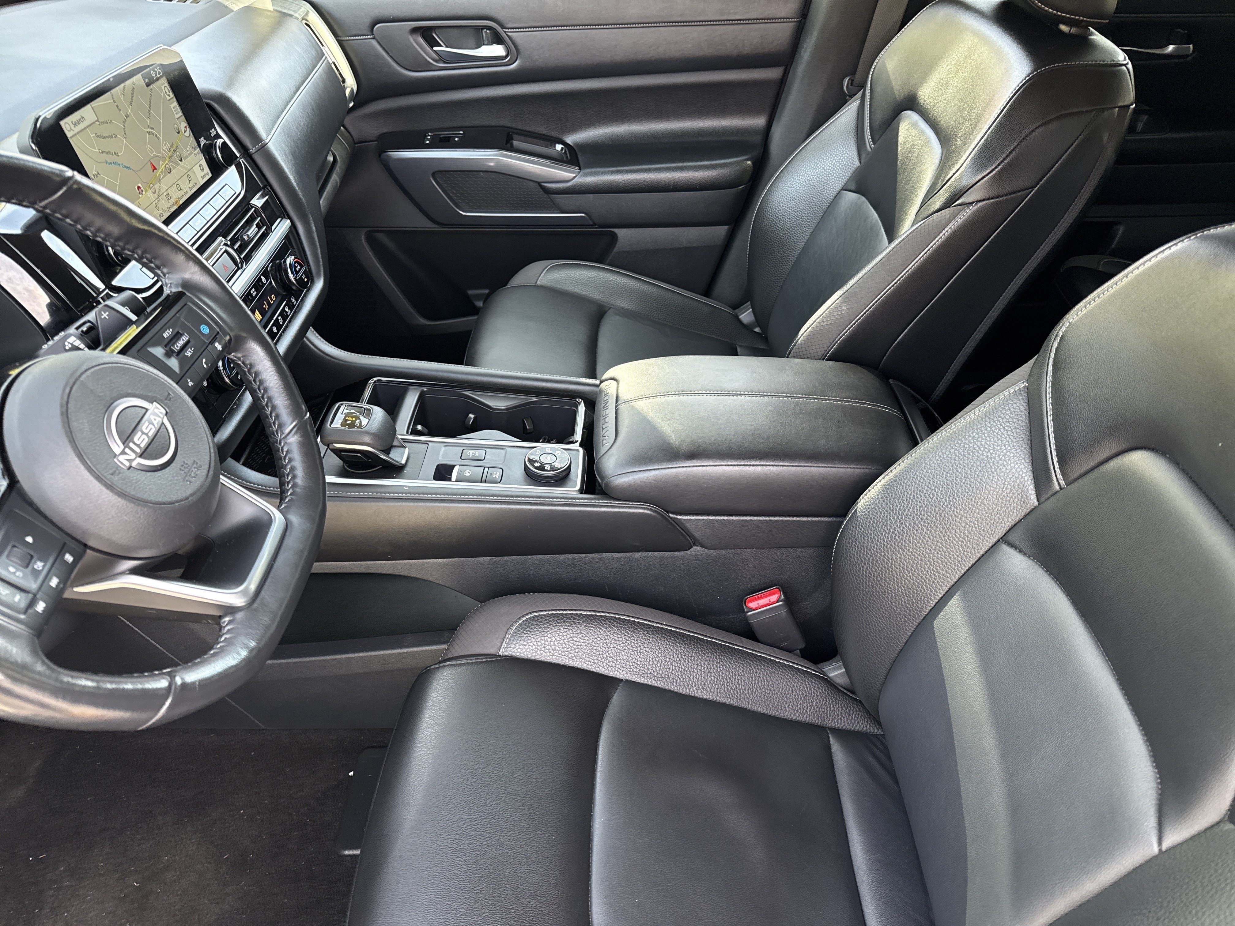 Used 2024 Nissan Pathfinder SL AWD/4WD image 11