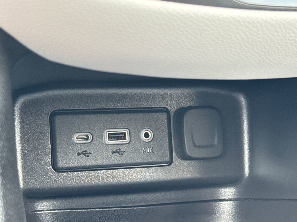 Used 2023 Chevrolet Equinox LT FWD image 22