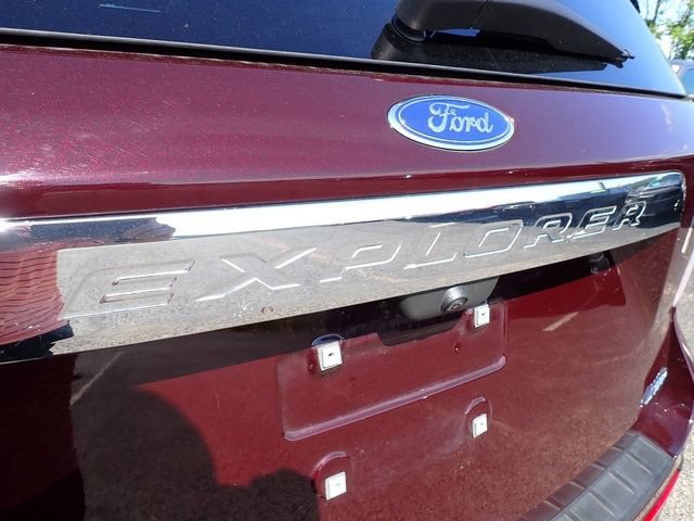 Certified 2023 Ford Explorer XLT w/ Equipment Group 202A AWD/4WD image 5