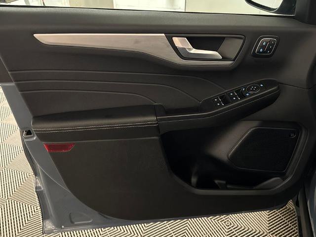 Certified 2025 Ford Escape SE w/ PHEV Premium Package image 15