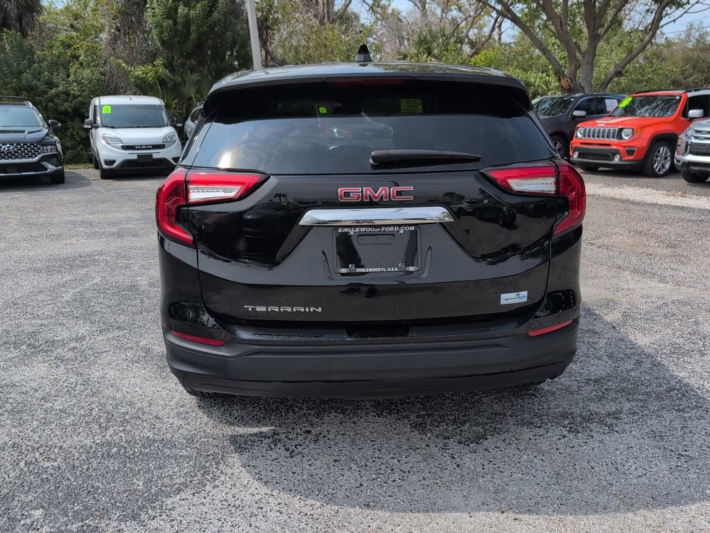 Used 2024 GMC Terrain SLE image 4