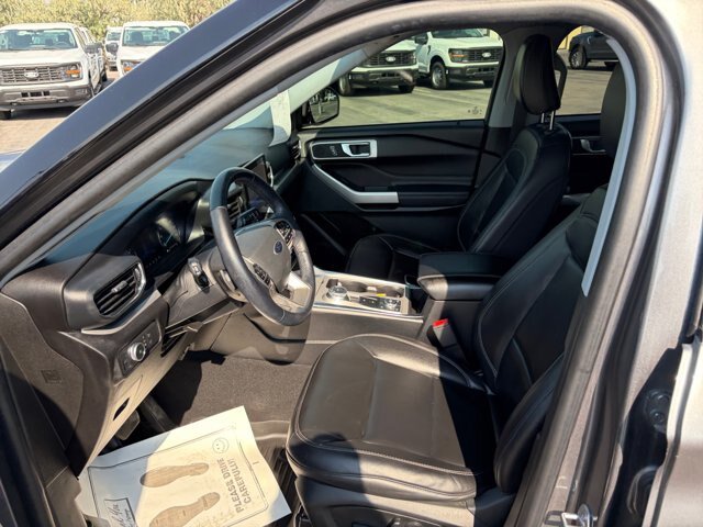 Certified 2021 Ford Explorer XLT w/ Equipment Group 202A AWD/4WD image 14