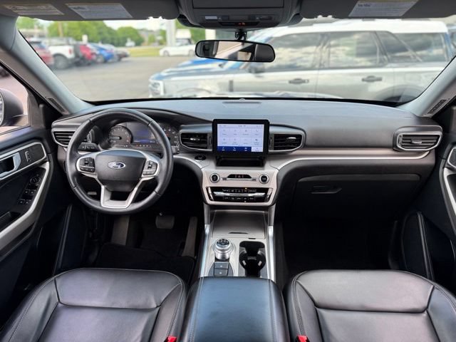 Certified 2023 Ford Explorer XLT w/ Equipment Group 202A AWD/4WD image 2