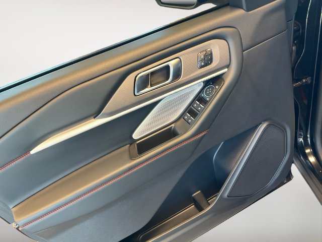 Certified 2025 Ford Explorer ST AWD/4WD image 10