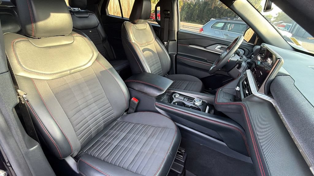 Certified 2025 Ford Explorer ST-Line w/ Premium Package AWD/4WD image 28