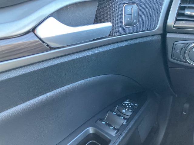 Certified 2017 Ford Fusion SE w/ Fusion SE Technology Package FWD image 35