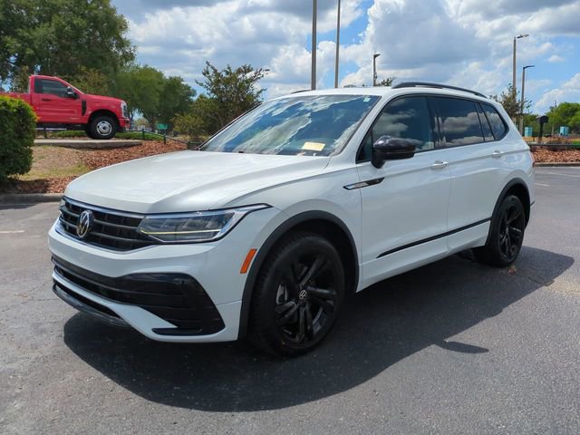 Used 2023 Volkswagen Tiguan SE R-Line FWD image 9