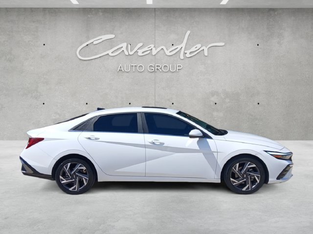 Used 2024 Hyundai Elantra SEL w/ Convenience Package FWD image 18