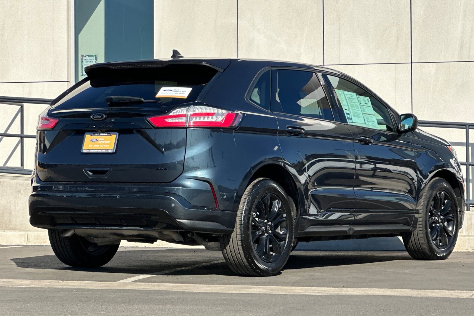Certified 2022 Ford Edge SE w/ Black Appearance Package image 3